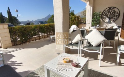 Lovely ground floor apartment with a large terrace.